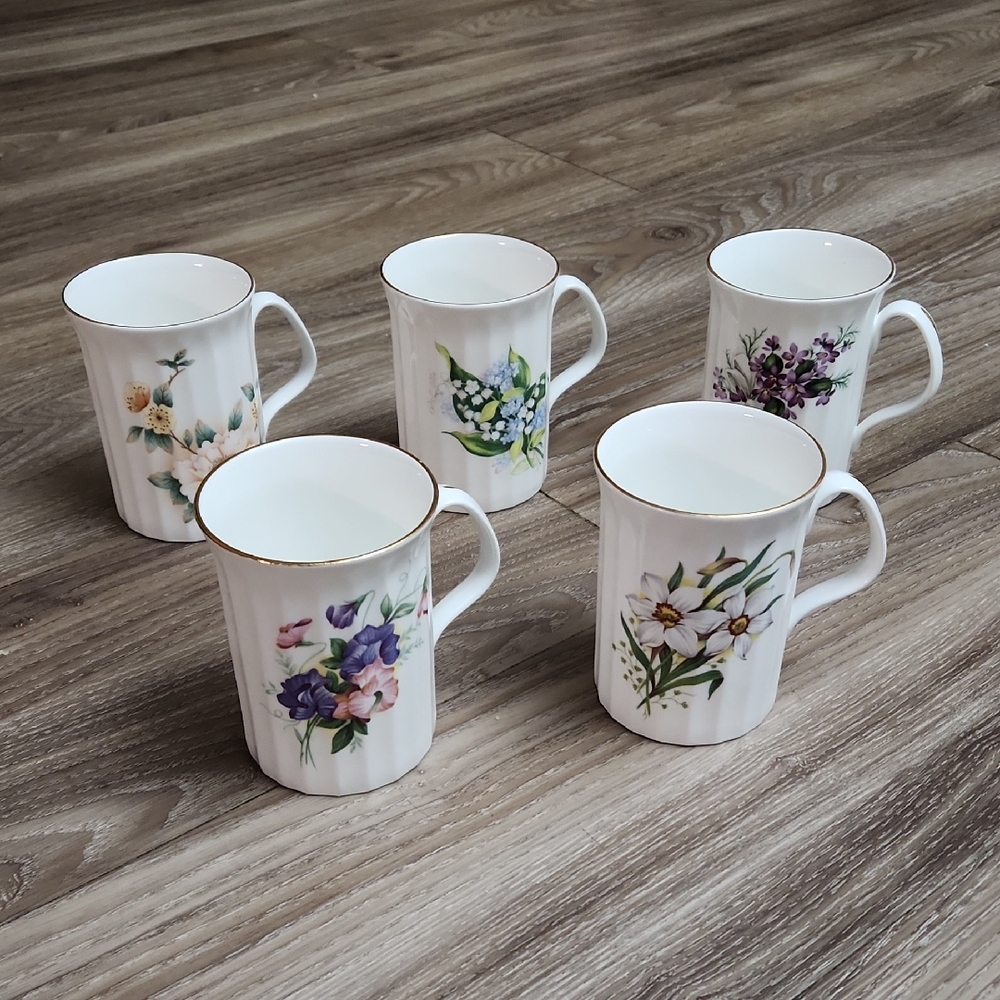 Staffordshire Queensway Fine Bone China Vintage Ribbed Cup Gold Trim Floral Mug